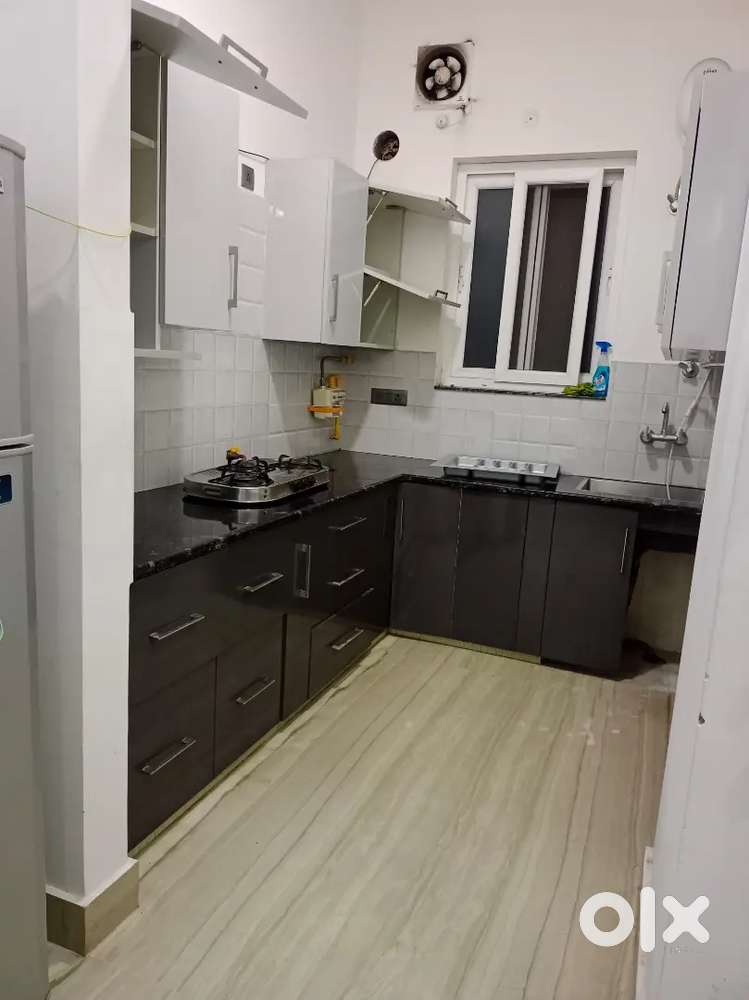 2 BHK FULL FURNISHED NEAR CLOCK TOWER