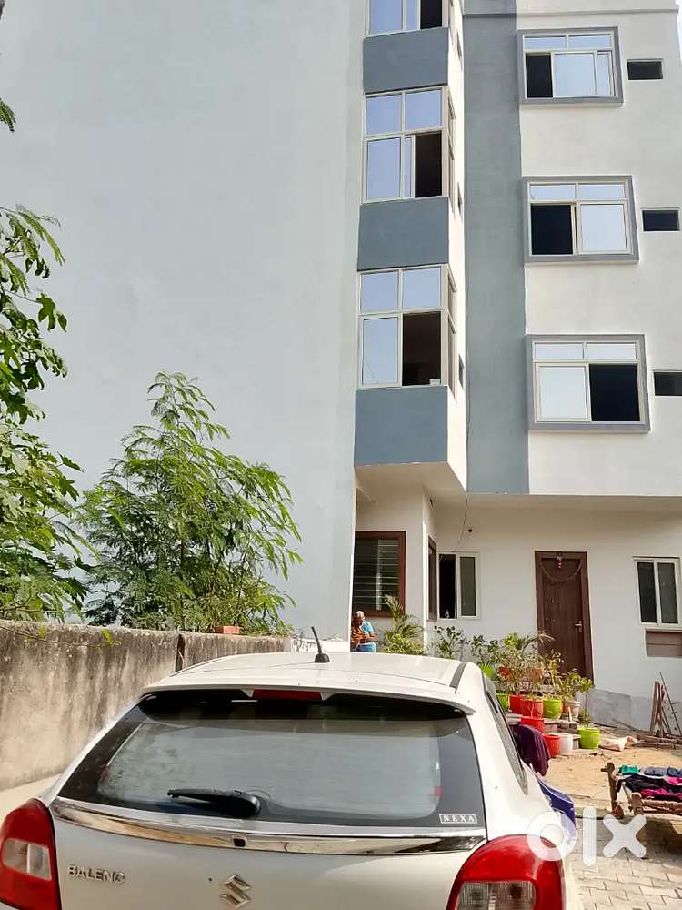 Guest House ke liye Care Taker chaiye family ke saath Room free