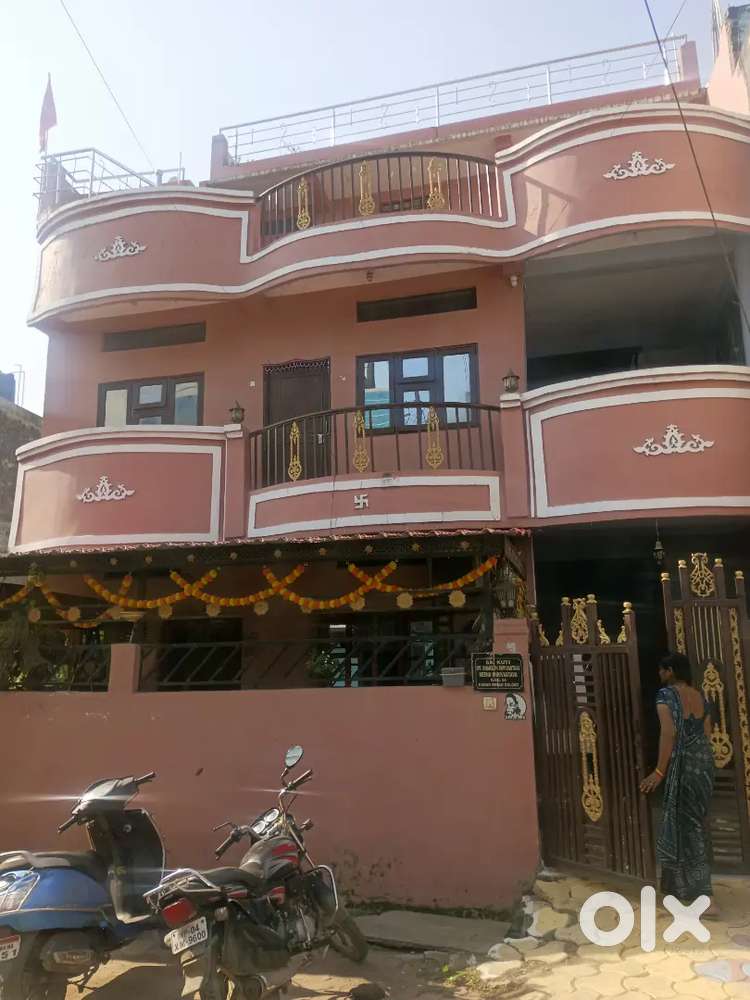 Room and 1 bhk flats available for rent