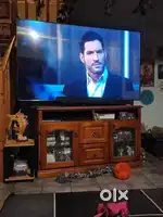 Samsung (55) black color television