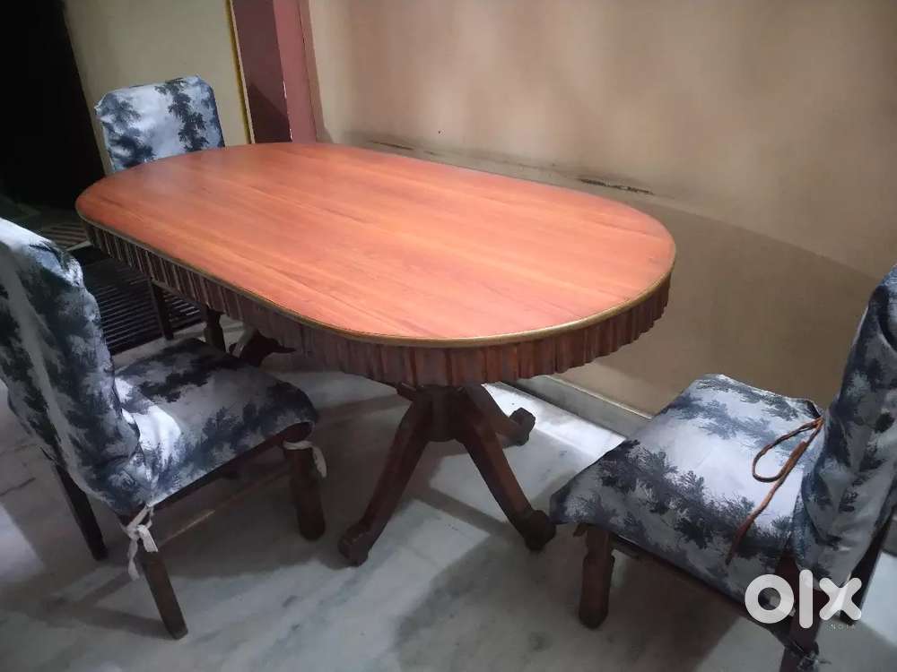 Dining table with 3 chairs heavy wood quality