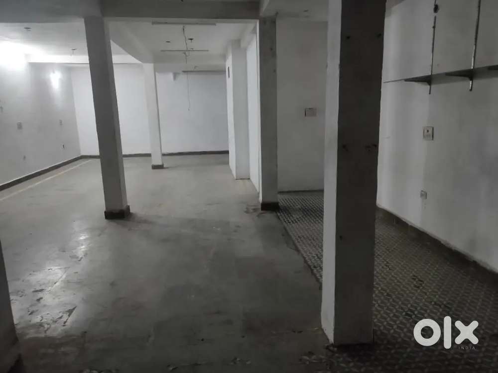 Main patri road(near bhind road) ,ground floor hall rent se dena h