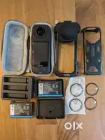Insta360 X4 w/ Extra Battery, Fast Charge Hub, Premium Lens Cover