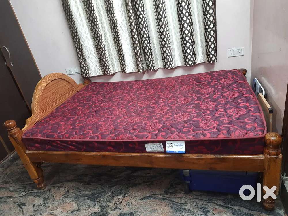 4×6 wooden bed with mattress