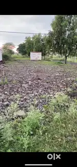 Berasia main road corner ka plot h nipaniya se pahle.