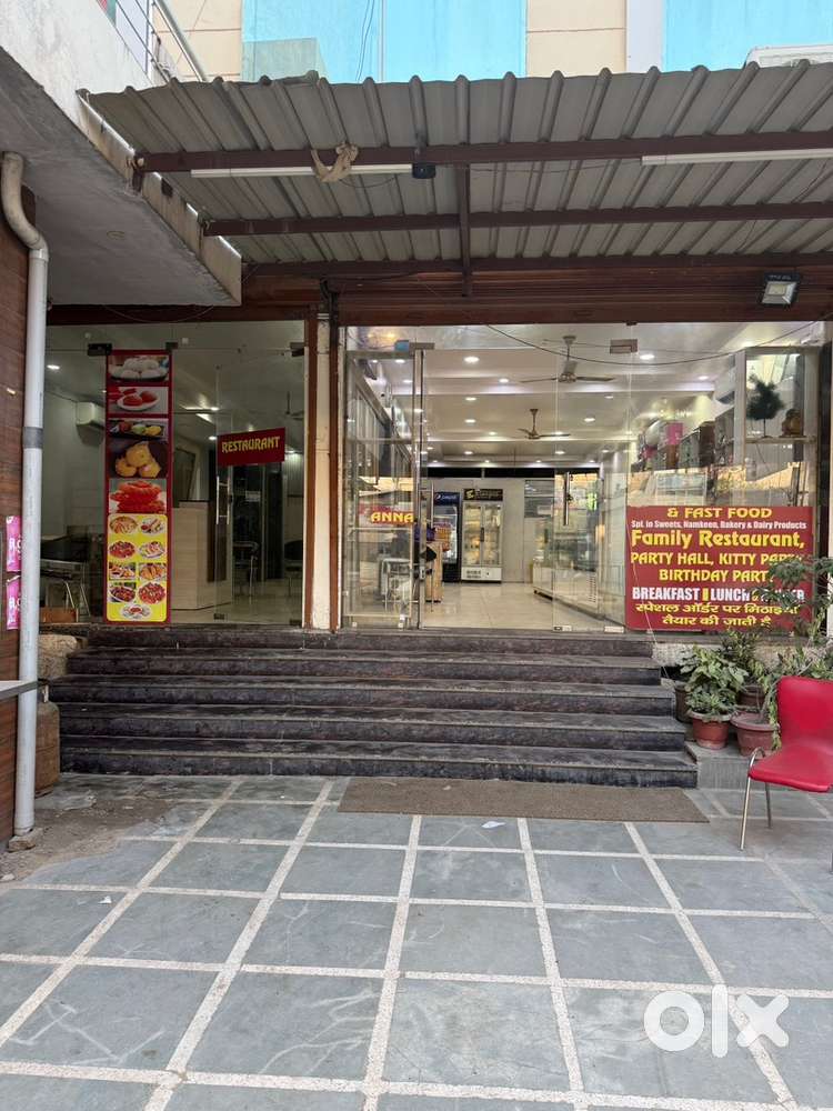 Showroom (Running business for rent). Also Available for Bank /MNC