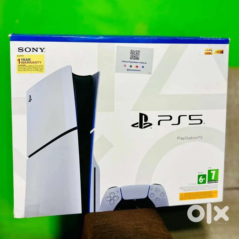 Standard bundle PS5 slim available for sale