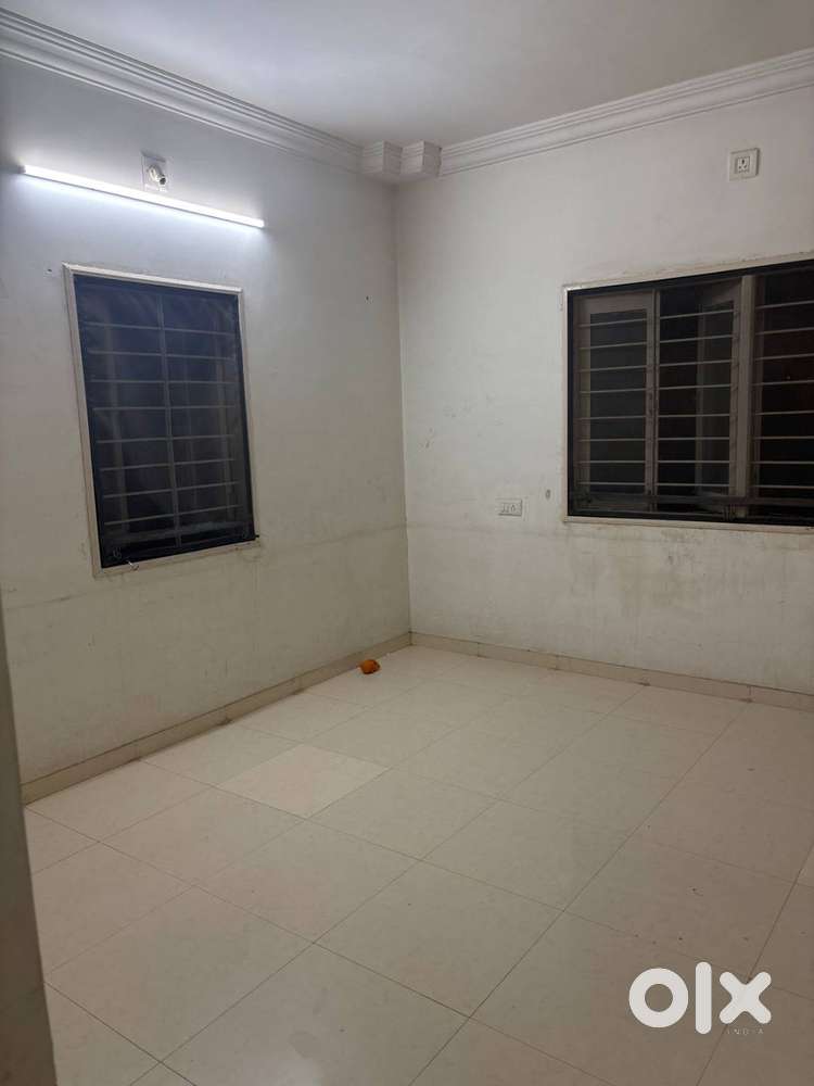 1room on rent for female in 3bhk bunglow