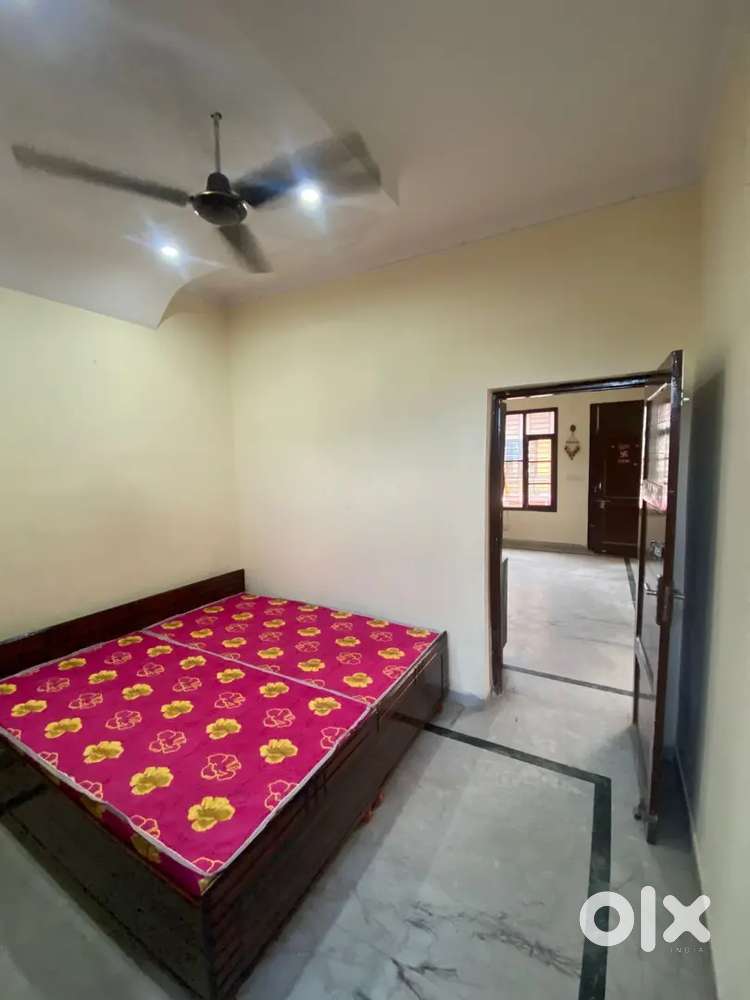 2bhk Indepndt flat, kothi floor furnishd near sunny enclv mundi kharar