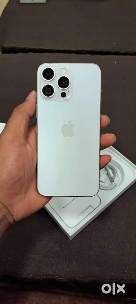 IPHONE 15 PRO MAX TITANIUM WHITE IN REFURBISHED