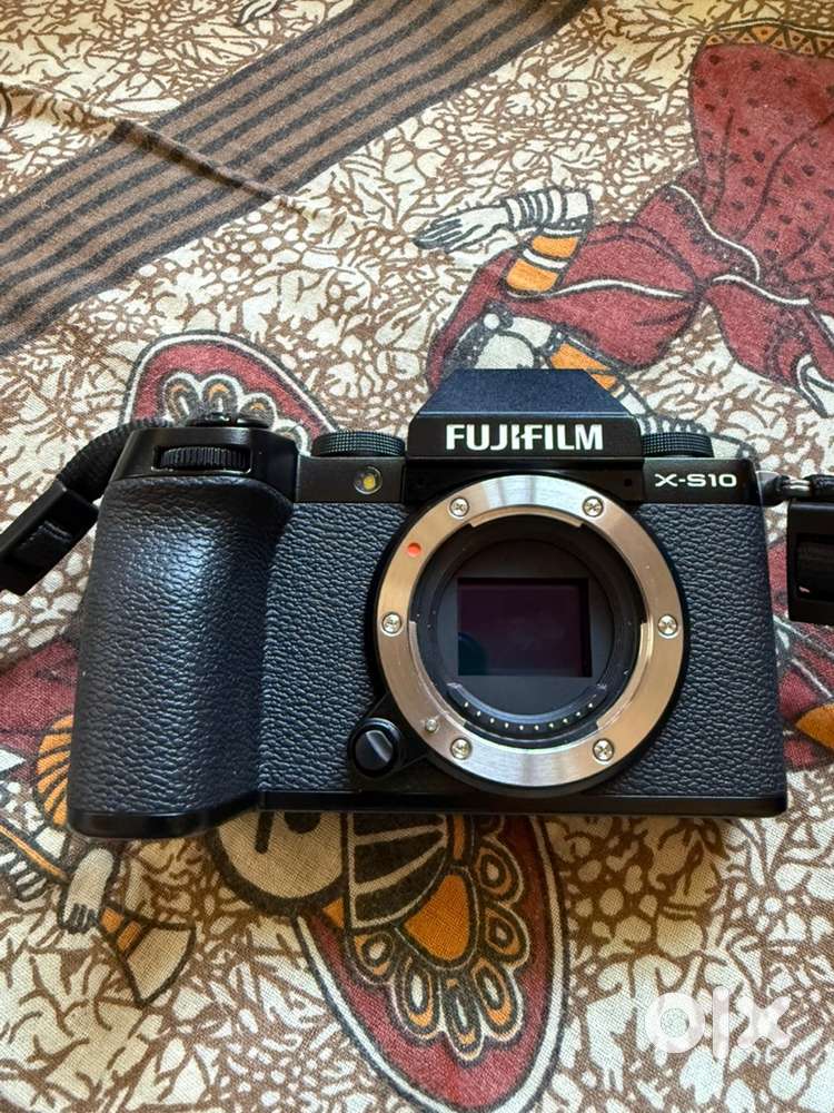 Fujifilm XS-10 Mirrorless Camera with lens 18-135