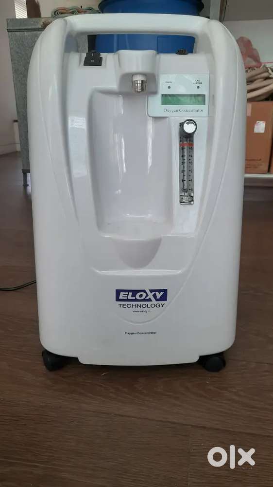 Oxygen concentrator with nebuliser