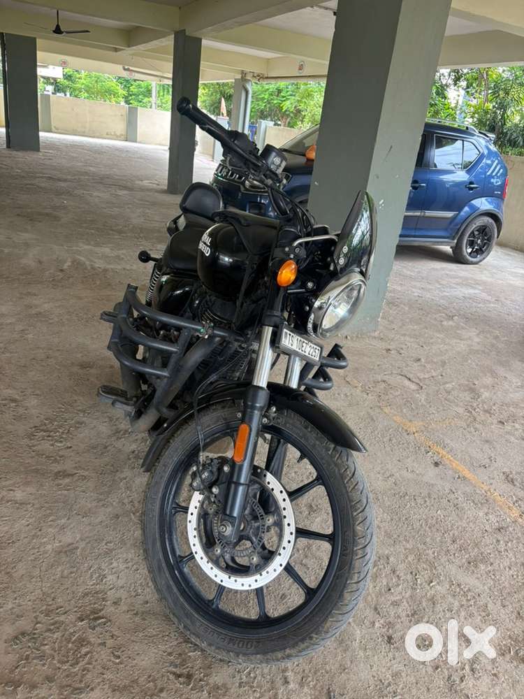 Royal Enfield Meteor 350 - Black