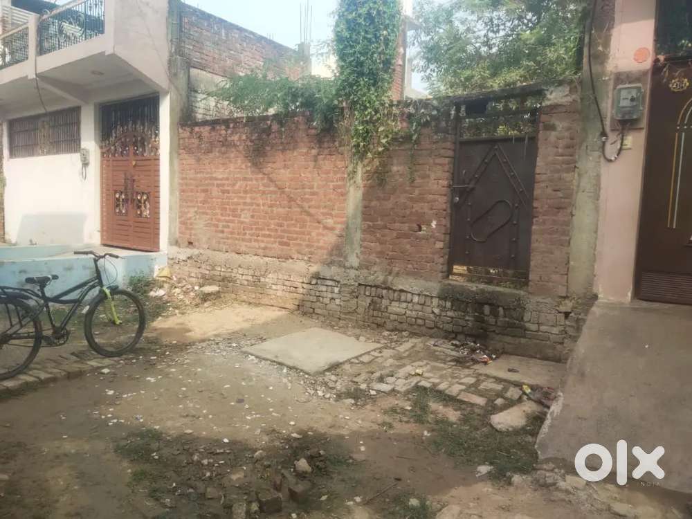 Yogendra sau Gaj ka plant ke pass hai 25 ke note per hai to aap locati