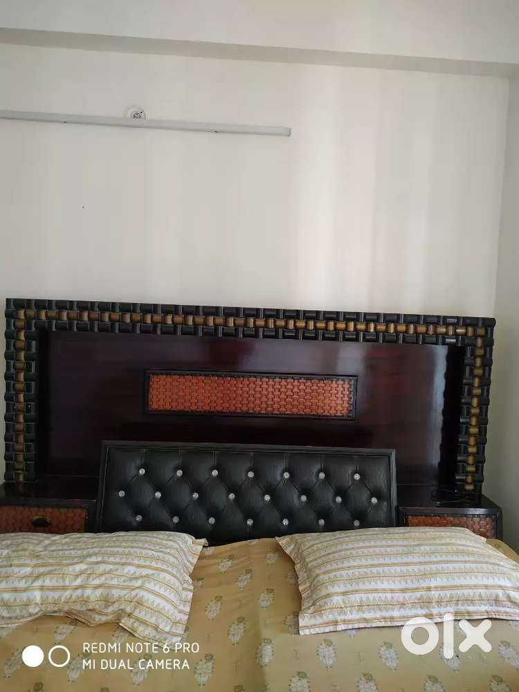 Double bed with box