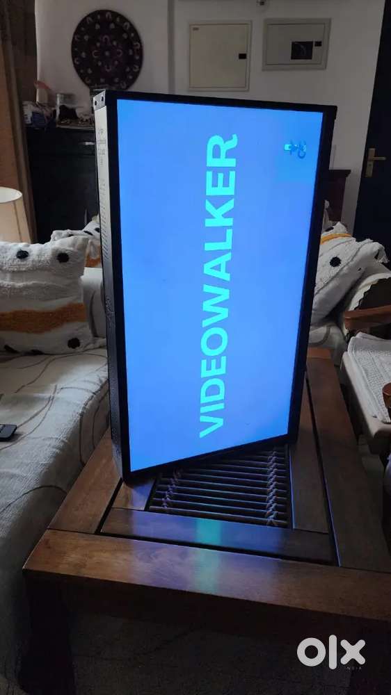 Digital advertisement screen
