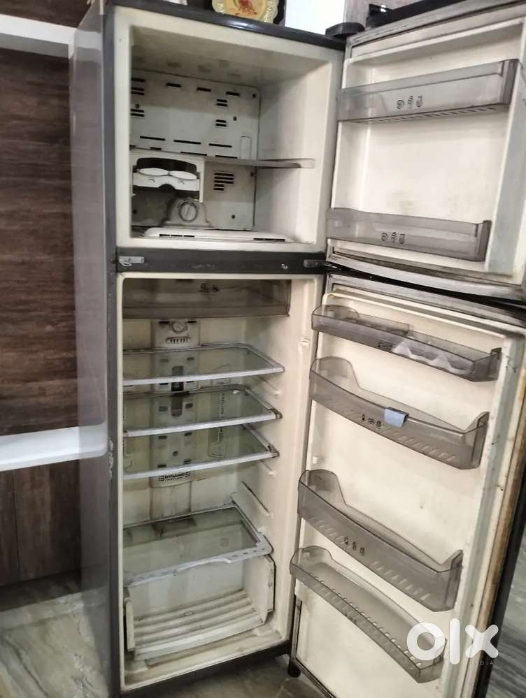 Whirlpool fridge 2 door fridge