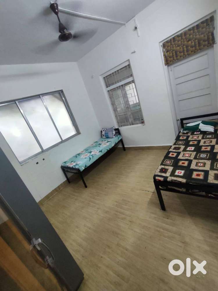 Thane W Near railway station Pg In Owner