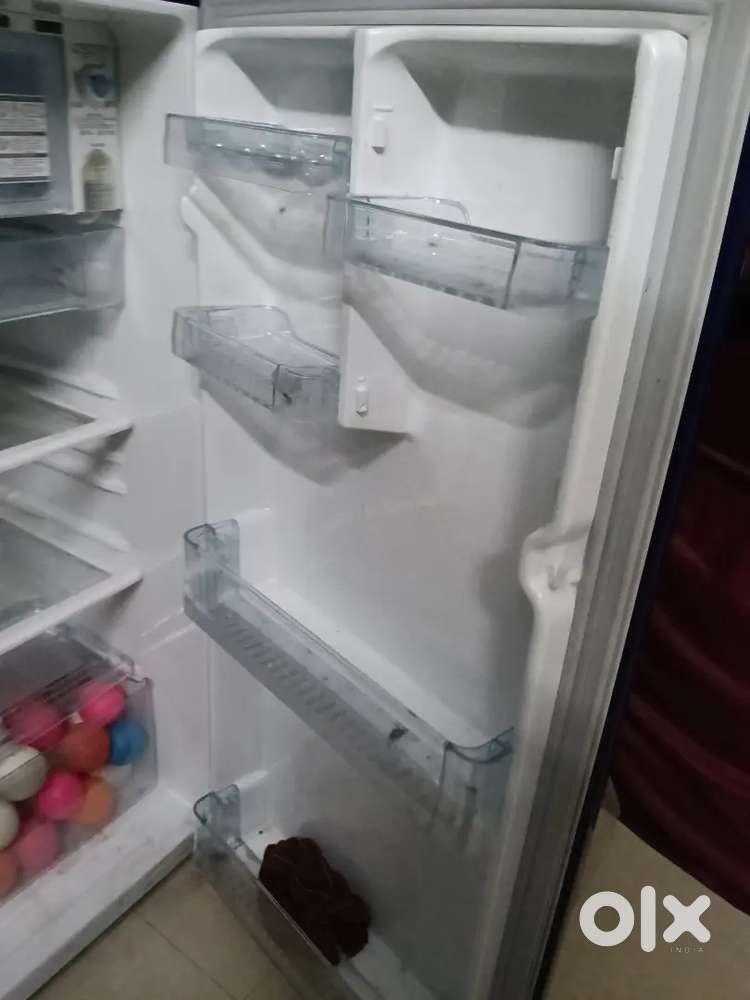 Lg fridge good title