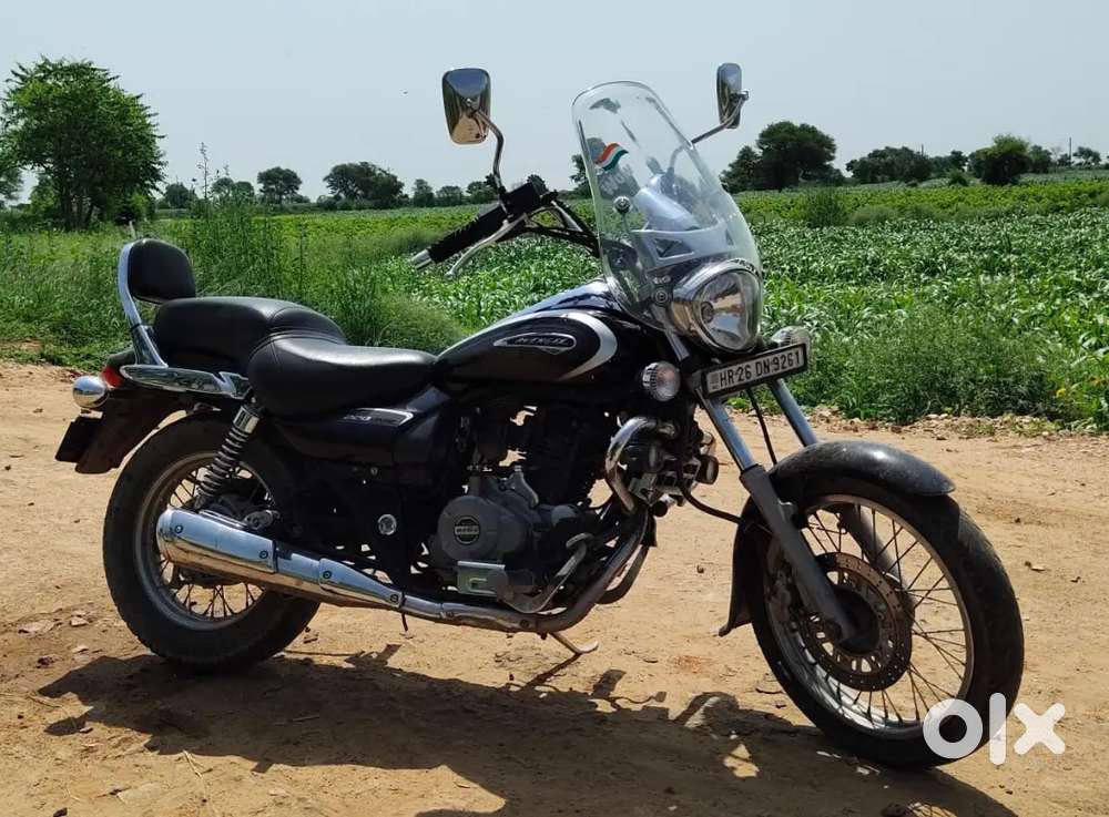 Bajaj Avenger 220 Cruise Classic Black Silver
