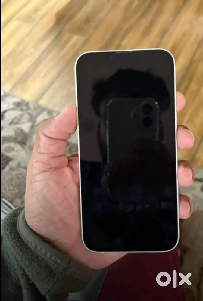Selling my 6 month old iphone 13 , need urgent money