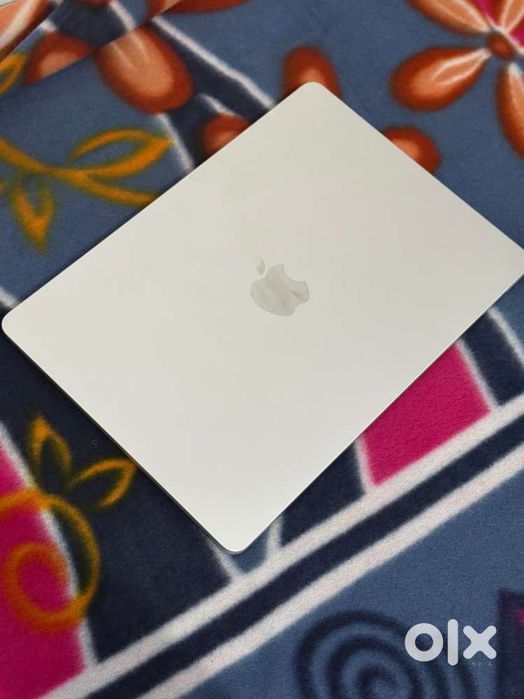 Apple Macbook Air M2 - (8gb /256gb)  Silver