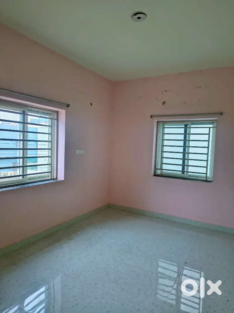 2bhk for family or working bachelor