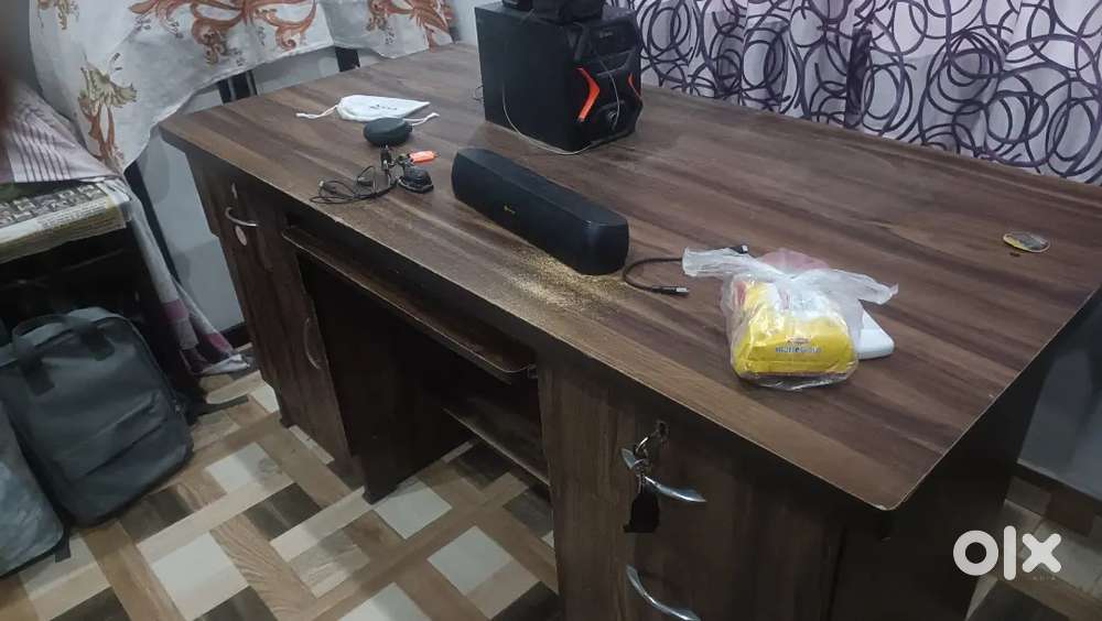 Counter Table 5 feet wide and 2.5 feet dept