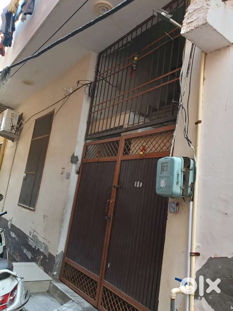 50 gaj house with 2 bathrooms 4 bedrooms 2 floors newly maid