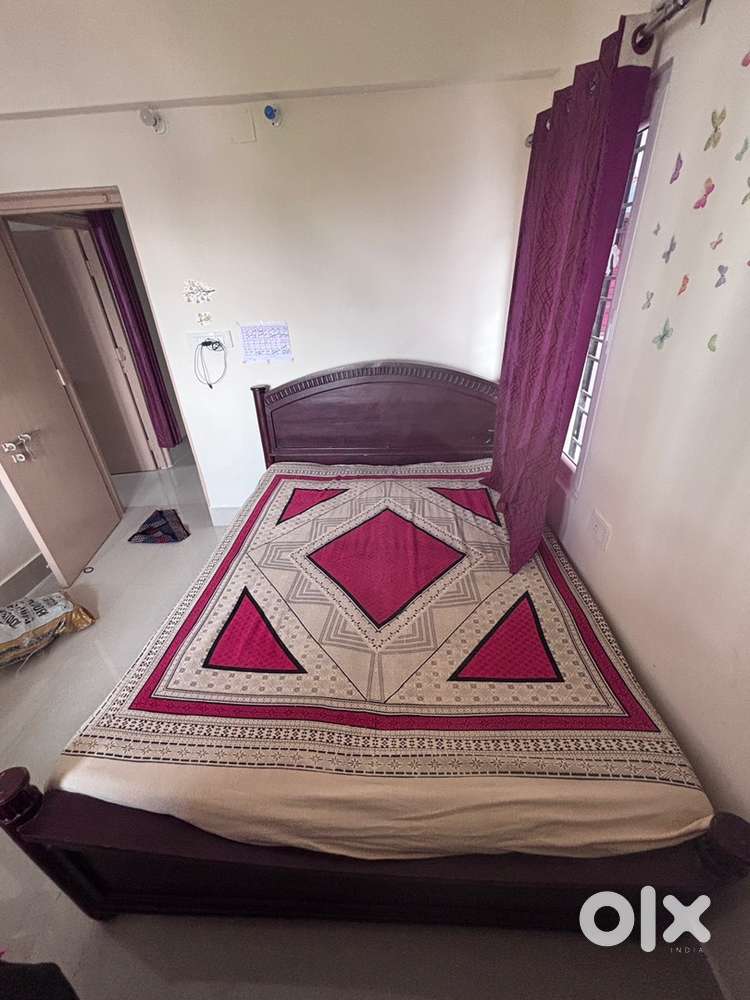 WOODEN BED AND MATTRESS 5x6 SIZE IN GOOD CONDITION