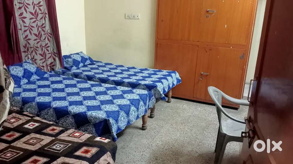 IR BOYS PG AND TIFIN SERVICE