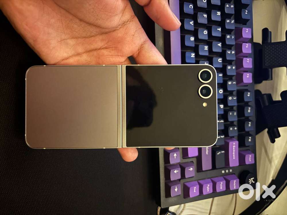 Samsung Galaxy Z Flip6 12GB/512GB — 2 Months Old — Spotless