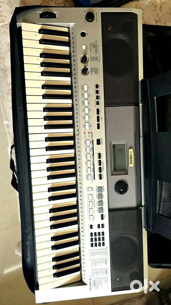 Yamaha I455 Keyboard – Excellent Condition  With Stand  Mint Cond