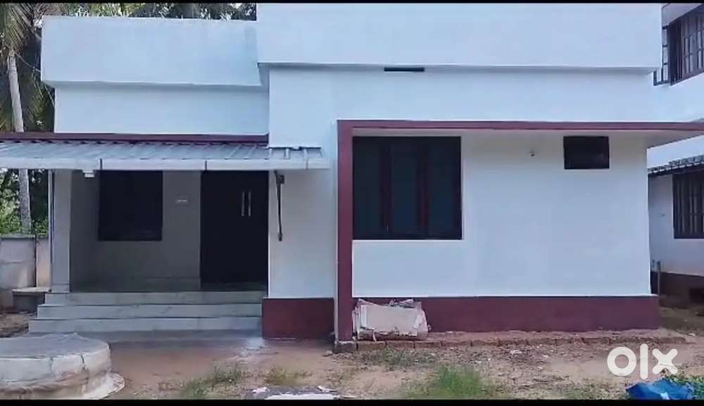 വീട് വാടകക്ക്. House for rent near orumanayoor village office