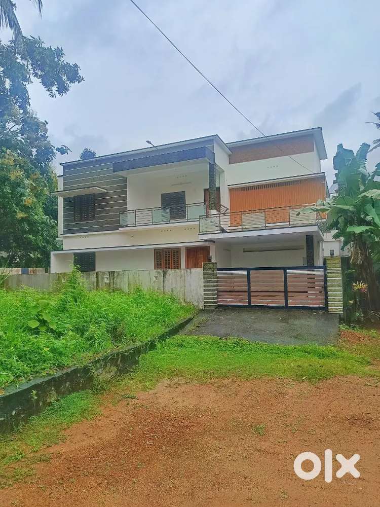5cent, 4bhk,2000sqft house for sale near chanthavila st Thomas college