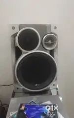 LG bookshelf speaker