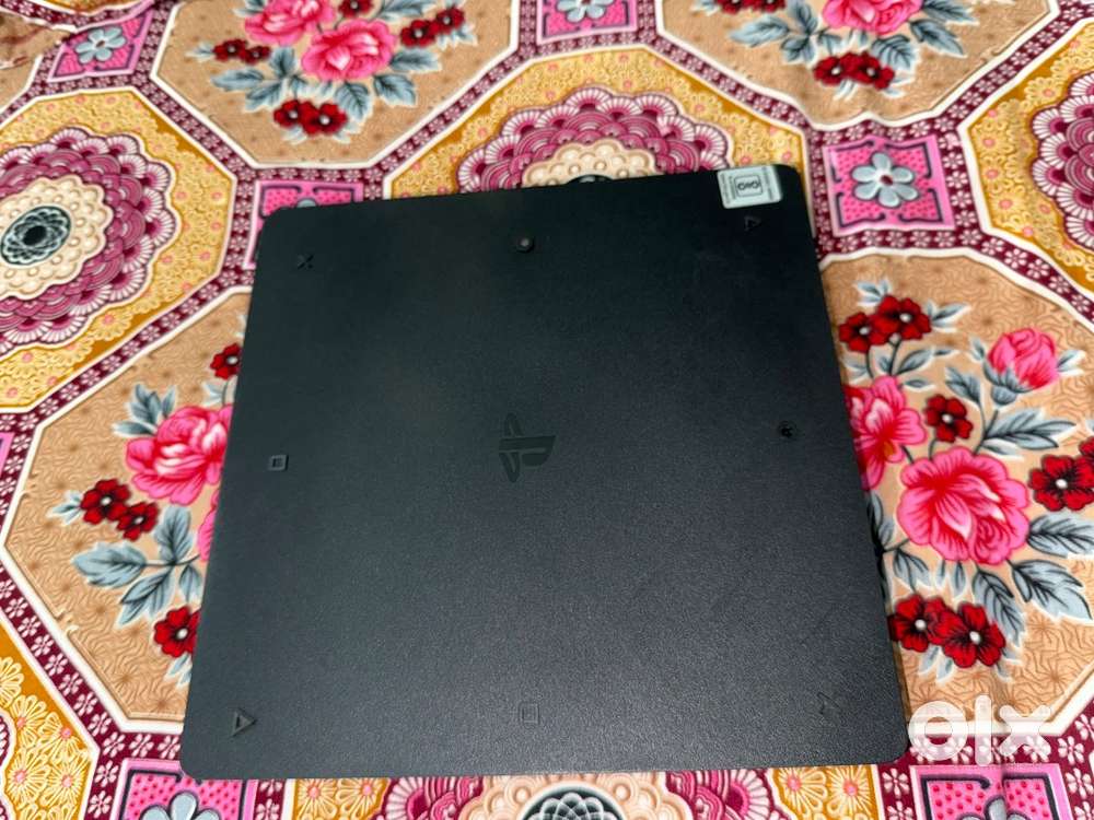 Ps4 Slim 1Tb, With Games Cds And Controllers