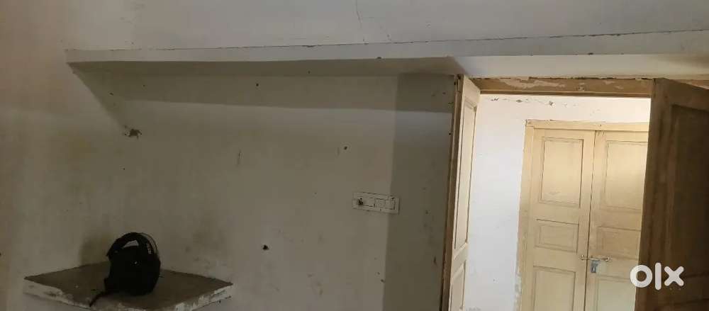 Small flat on NH28 near dav more with fan+bed tiles rooms Atteched bat
