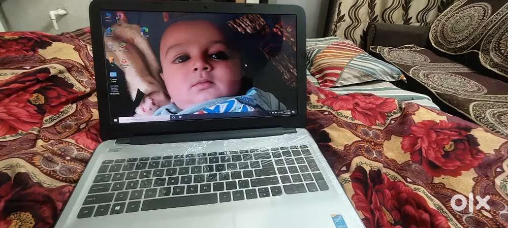 Hp i3 5th generation laptop silver colour 8/256