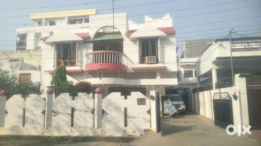 4050 sqft south Park facing house sale in aliganj