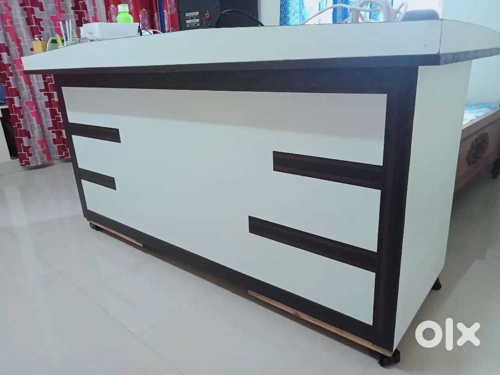 Office Table cum writing table with 7 storage desks