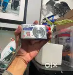 Vintage photos and videos with digital zoom and flash camera