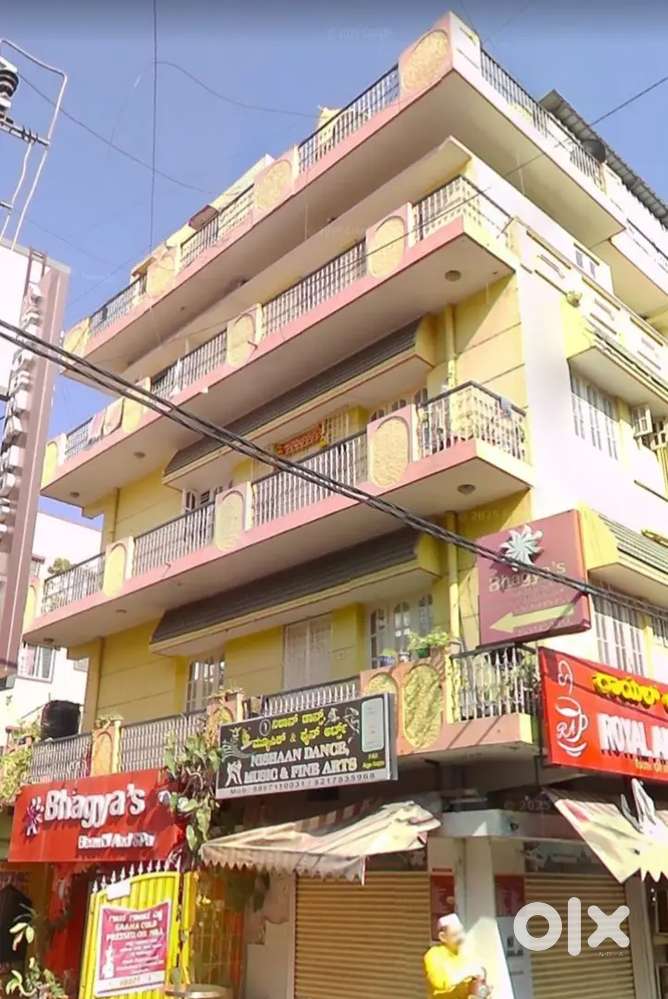 Needed female roomate for 2 months