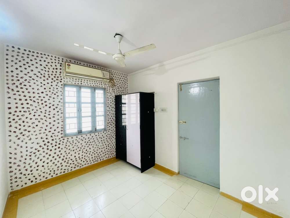 Very Nice 1bhk Flat For Rent at Nr Shelby Hospital Satellite