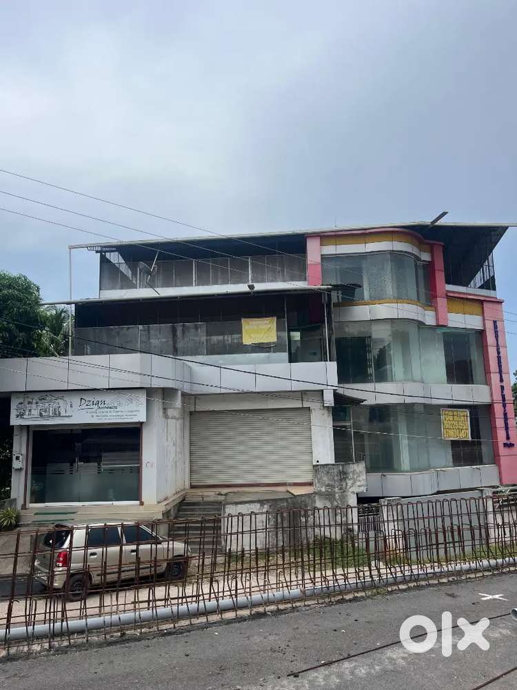 Building for rent suitable for Godowns ,shops ,office
