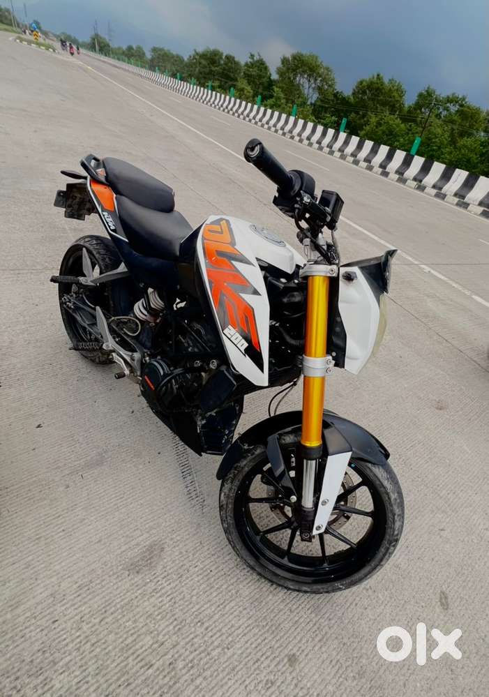 A1 condition original engine seal pack h koi kam nhi h  ok h tayar ok
