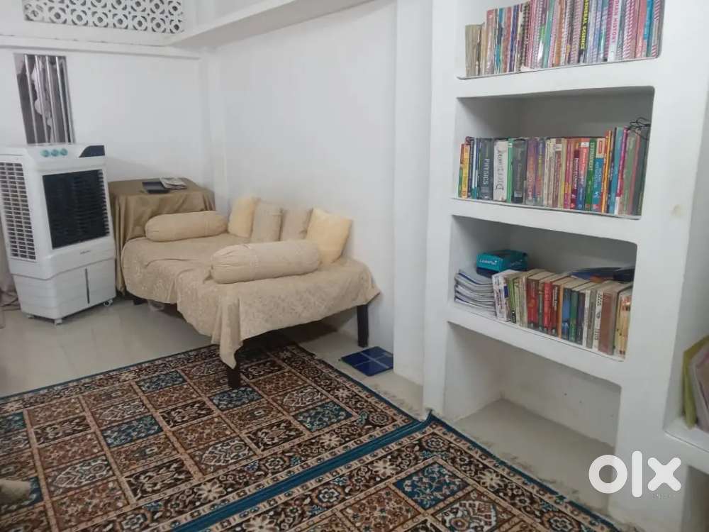 FLAT IN SONIYA GANDHI COLONY, AISHBAGH