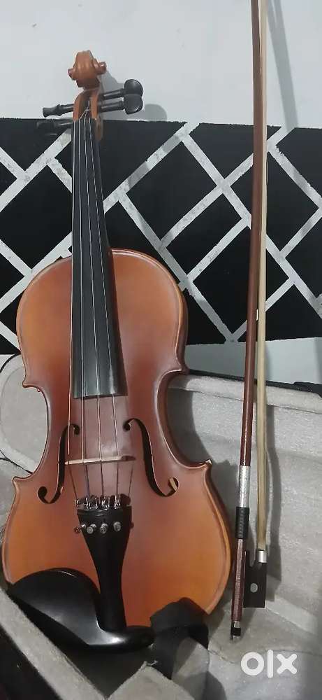Violin( MAYA) with horse hair bow and black case,size 4.4