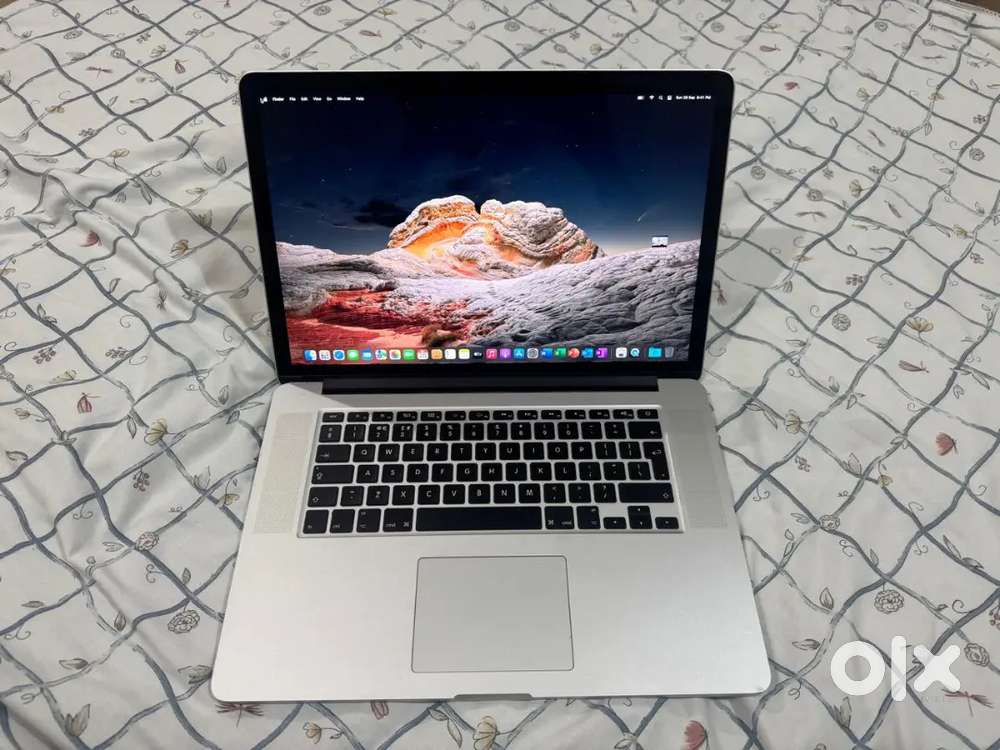 Macbook pro Less used 15inch i7 16gbram 256gbSSD 1.5gb Intel IRIS Pro