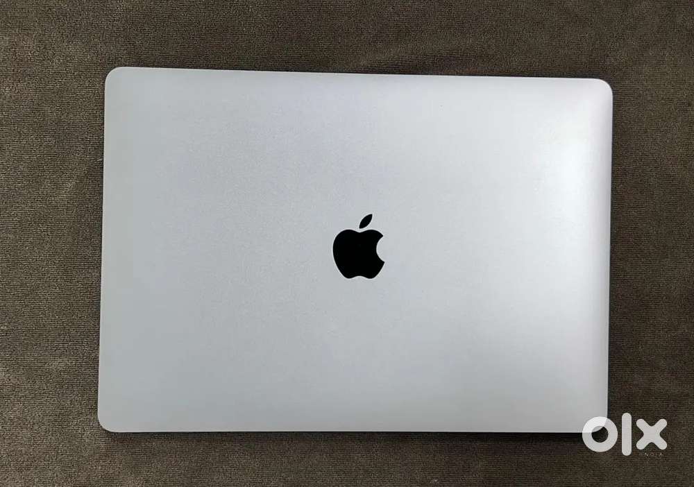APPLE MACBOOK AIR 13-INCH M1-CHIP 8/256GB IN EXCELLENT CONDITION